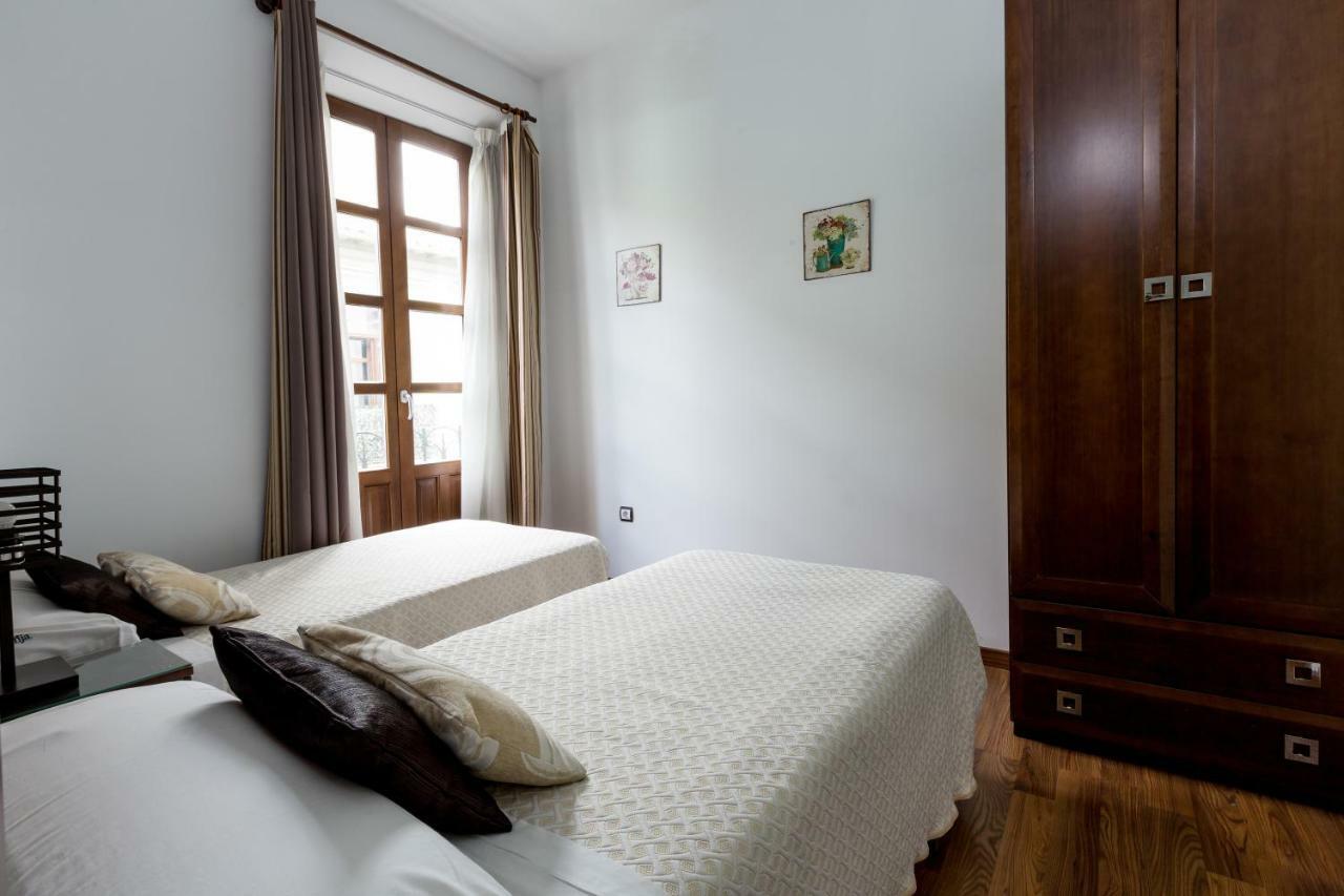 Apartamentos Casa De La Lonja Granada Luaran gambar